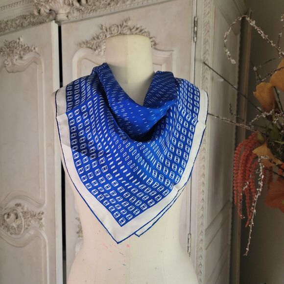 FISBA STOFFELS NWOT Blue Geometric 100% Silk Geometric Scarf 22x23" Handrolled - Picture 1 of 4